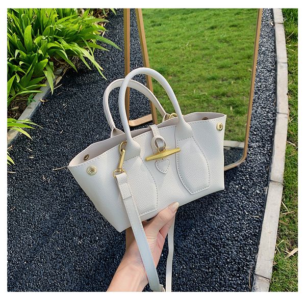 

NEW French Unique Design Fashion Handbag & Elegant Simple Shoulder Bag Diagonal Bag Width 22cm Height 13cm Thickness 8.5cm