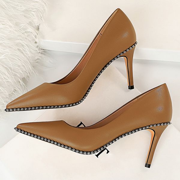 

2020 women 7.5cm .5cm high heels studded rivets bridal pumps stiletto lady fetish low heels scarpins stripper khaki prom shoes, Black
