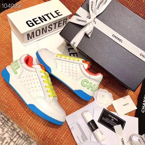 

2020 spring new calfskin white and pink fashion trend, famous brand casual shoes, r design trend first