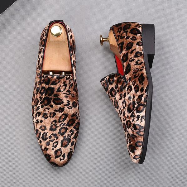 New britânico desenhador dos homens de veludo do leopardo apontou Oxfords apartamentos Shoes Masculino regresso a casa vestido de baile de casamento sapatos zapatos hombre