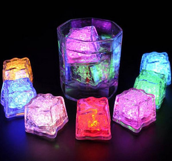Cubo di ghiaccio flash di alta qualità, flash attivato dall'acqua, luce a led inserita automaticamente nel flash per bevande d'acqua, per bar, matrimoni, feste