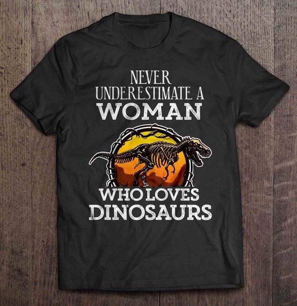 

men t shirt never underestimate a woman who loves dinosaurs women t-shirt