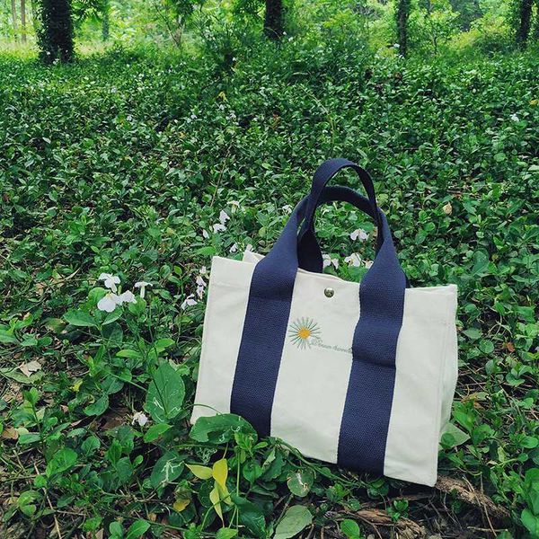 

2020 little daisy embroidery canvas bag female portable office worker lunch bag mini lunch box ins ladies hand bags