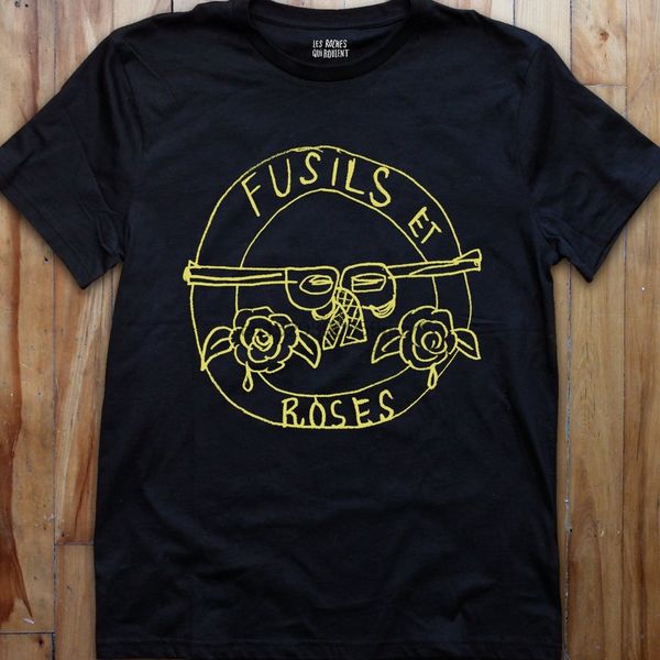 

fusils et roses t shirt