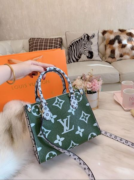 

новый стиль сумка имеет большой цветок нового материала соответствующего цвета каждая сторона имеет другой цвет 2020 последний взрыв хозяйст