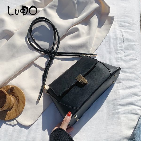 

new fashion messenger bags for women vintage handbag leather shoulder bag retro women bag female white stone pattern armpit