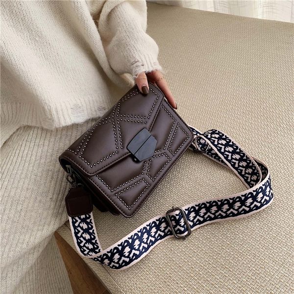 

новый мешок мешок женщины 2020 новая мода цепь одного плеча sling square