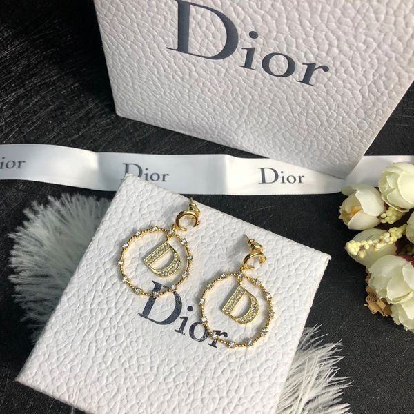 

2020 fashion jewelry ladies earrings with party dresses jewelry charm gorgeous stud earrings xx083, White