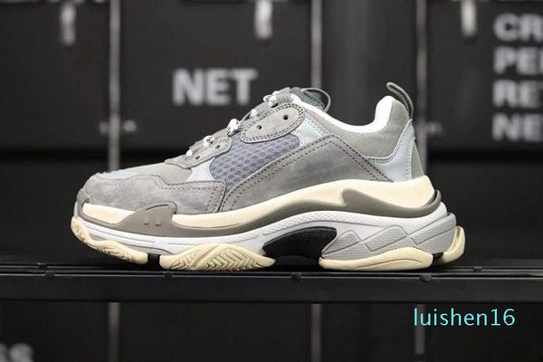 

2018 designer shoes paris 17fw triple-s sneaker triple s casual luxury dad shoes for men's beige black sports tennis shoe 36-45 a22 l16