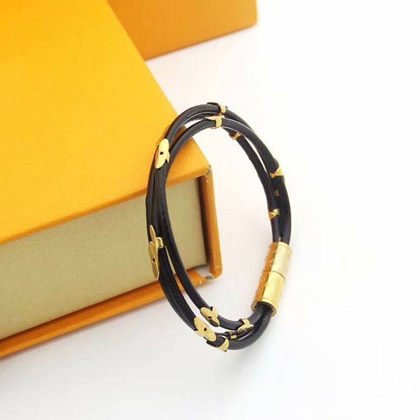 

2020fashion style lady women three circles leather bracelet with 18k gold four leaf flower engraved v initials magnetic buckle v1, Black