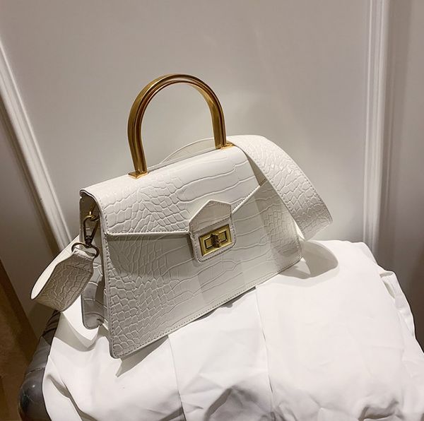 

fashion new female bag simple and versatile black and white solid color lock casual oneshoulder diagonal handbag ing