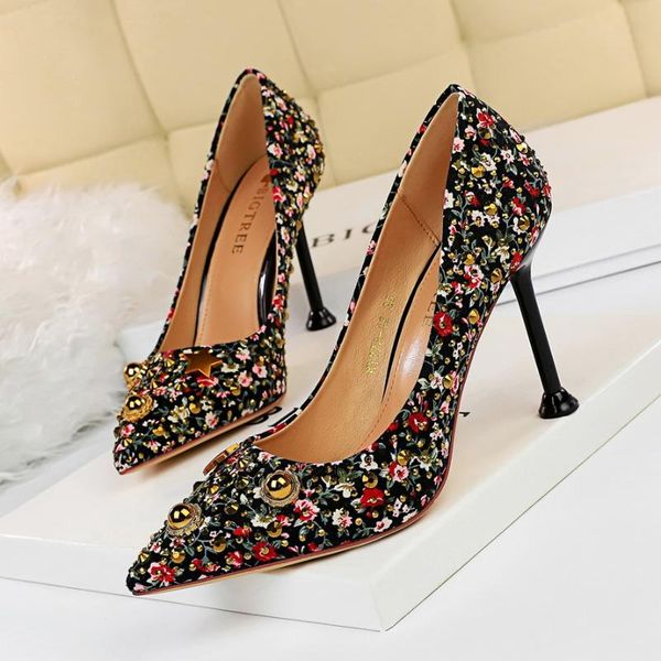 

bigtree retro europe pointed toe women pumps rivet rhinestone female flower high heels shoes wedding single shoes, Black