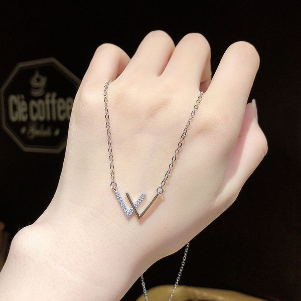 

double v-shaped necklace simple models w letter clavicle necklace trend personality fashion jewelry dropshipping, Silver