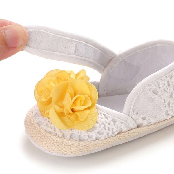 

2020 hollow newborn baby prewalker soft bottom anti-slip shoes footwear classic princess girl crib big flower shoes