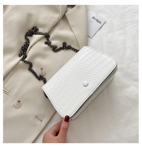 

2020 new retro small square bag fashion simple messenger bag ladies shoulder chain