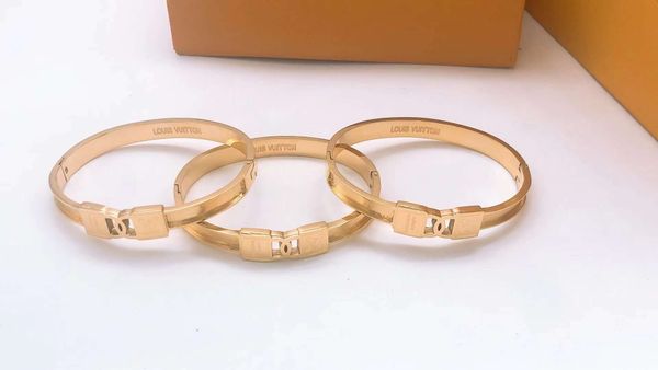 

2020 new designer bracelet fashion trend ladies bracelet luxury atmosphere holiday essential sale, Black