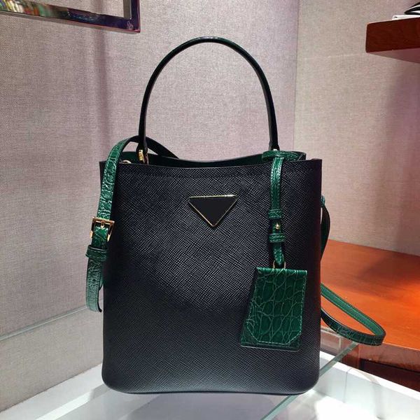 

7a crocodile leather handbag with soft sheepskin lining, elegant design with detachable shoulder strap, very stylish and stylish