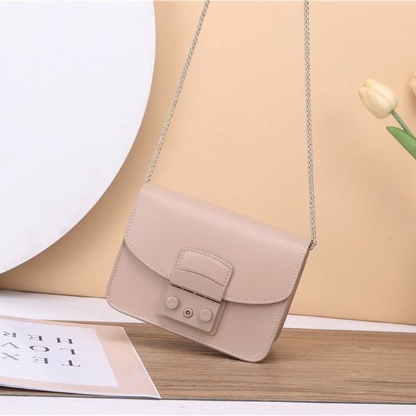

2020 new series women's bag calf leather with metal shoulder strap mini bag messenger single shoulder chain