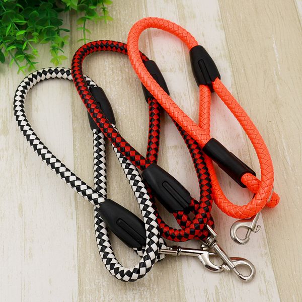 

pet hand holding rope dog chain pet p rope pet кожа рук холдинг веревка рук холдинг
