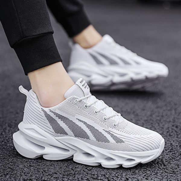 

2020 spring new men's trend sneakers comfortable outdoor non-slip men running shoes trend men sports shoes, Black