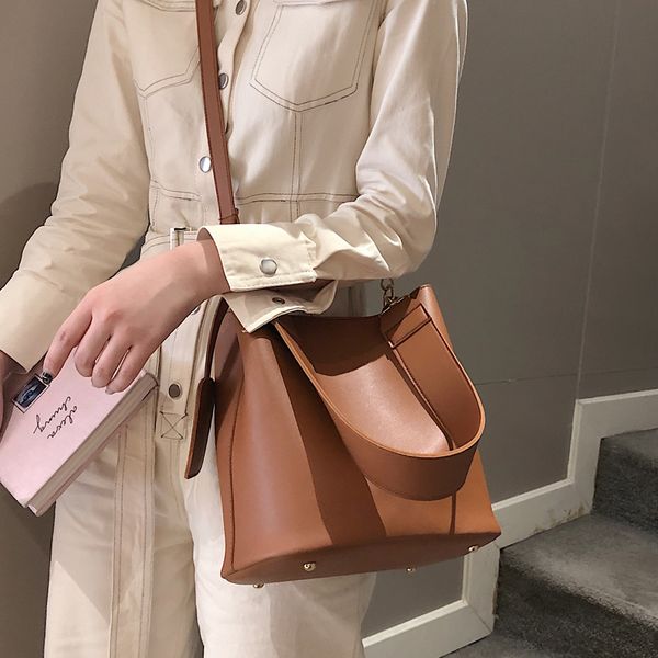 

ingenious2020 bucket simple casual female big tote decent quality leather women's designer handbag high capacity shoulder messen