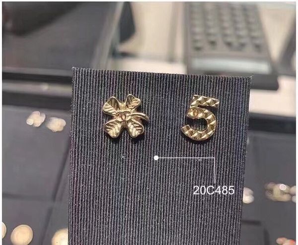 

2020 fashion jewelry ladies earrings with party dresses jewelry charm gorgeous stud earrings 0eza4rt8gpw7, Golden;silver