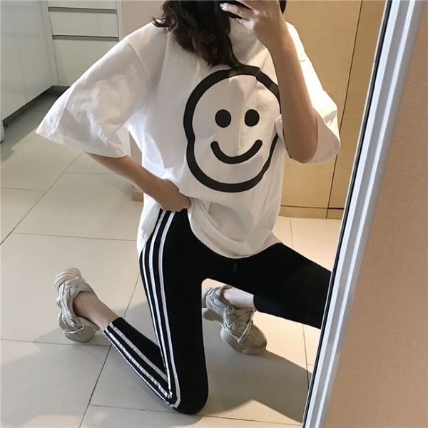 

мода костюм женщин свободные футболки одежда одежда большой смайлик с коротким рукавом футболка + внешняя одежда маленькие ноги поножи 2019, Gray