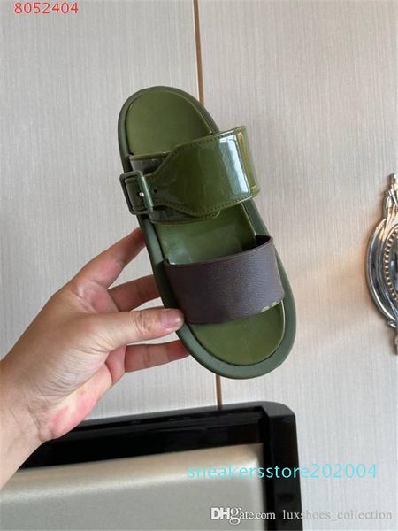 

ladies 2020 spring/summer classic old flower leather color matching slippers, black rubber slip-proof waterproof sandals s04