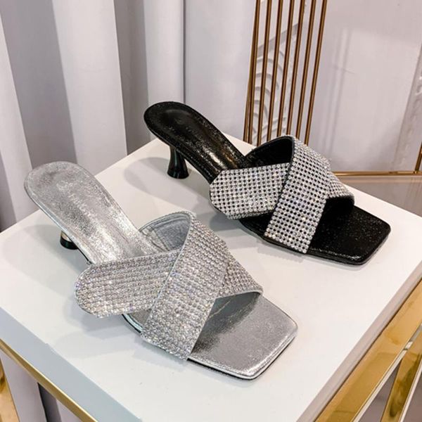 

peep-toe peep-toe chunky pumps with a mid-heel and cross-crystal strap, Black