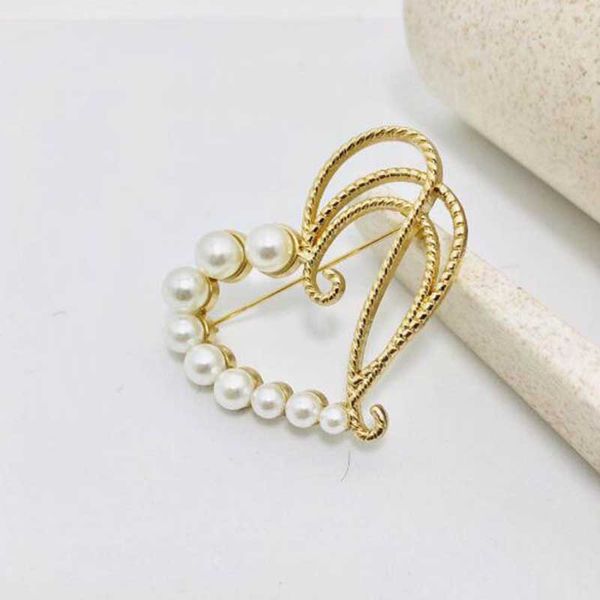 

wholesale lovely hollow heart shape brooches corsage 14k gold pearl brooch pins scarf clips women suit accessories jewelry, Gray