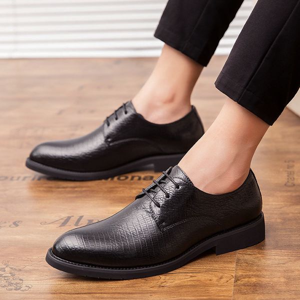 

men's leather shoes with pointed toes outdoor low fish pattern embossing trend four seasons lace up fashion men's shoes, Black
