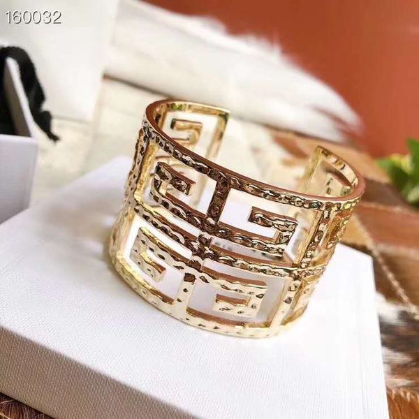 

2020fashion bracelets spring and summer high-end new models to match the stars with the same style bracelets, Slivery;golden