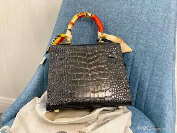 

the designer designs quality classic fashion crocodile grain leather hand-held shoulder back super practical distribution lock