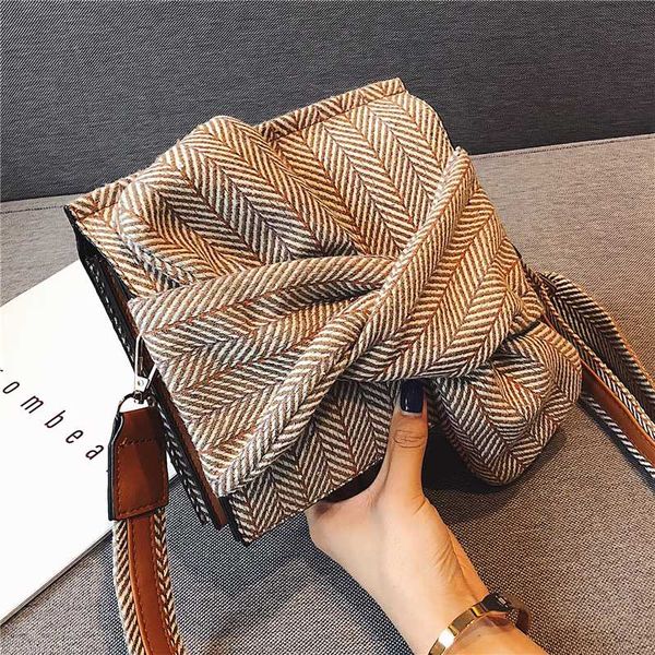 

autumn personality nylon messenger bag 2020 new all-match shoulder bags for women fashionable lattice square cross body bags