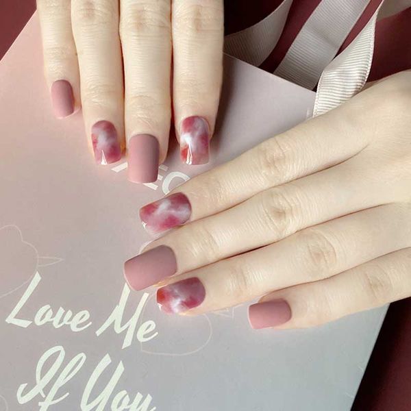 

24pcs matte bean paste manicure patch super soft gentle temperament contracted finished easy wearable full cover fake nail tips, Red;gold