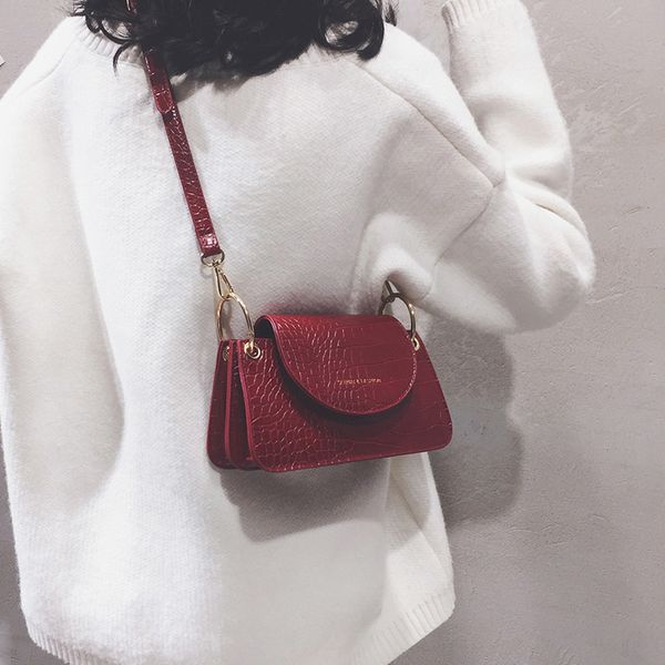 

французская небольшая толпа просто чувство сумка женская новая мода высокого - класс чувство зерна все берут один плечо крест тело маленькое