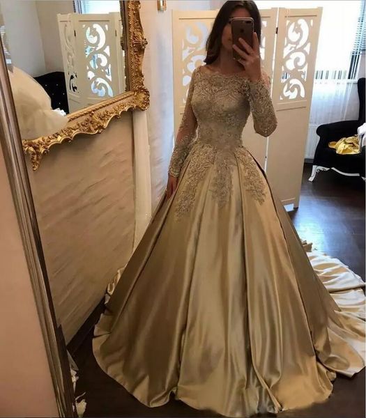 

Gold Applique Ball Gown Quinceanera Dresses With Long Sleeves Sweep Train Satin Prom Dresses Sweet 16 vestidos de quinceañera Formal Pageant