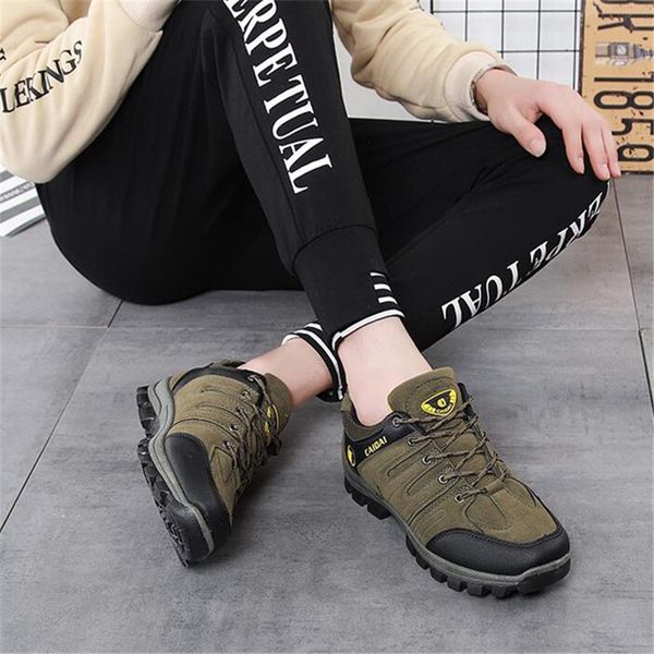 

2020 autumn men's hiking work boots outdoor comfortable sneakers for men non-slip wear-resistant fishing shoes male desert boots