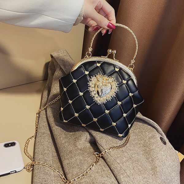 

2020 new fashion vintage velvet pu leather evening bag lingge embroidered bag handbag bride heart-shaped metal decoration