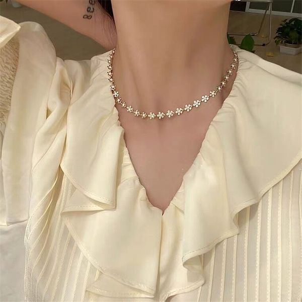 

kpop retro temperament metal purple white small flower necklace clavicle chain for women girl aesthetic jewelry accessorie party, Golden;silver