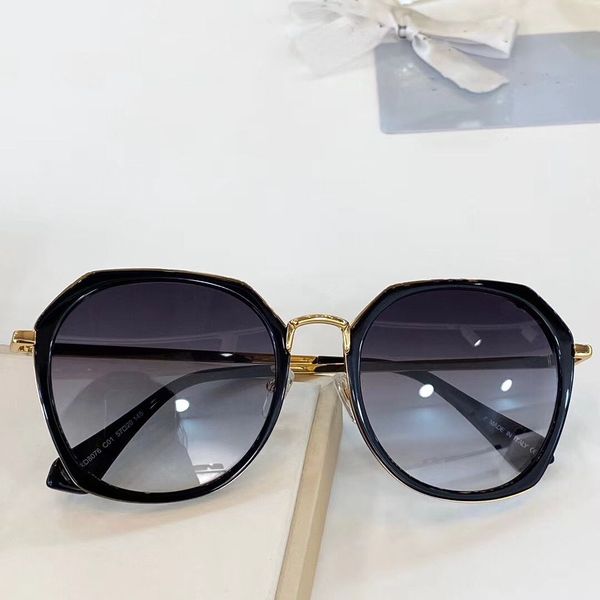 

2020 new brand designer sunglasses frame fashion design suitable for all kinds of face shape variety of color collocation 8076 high quality