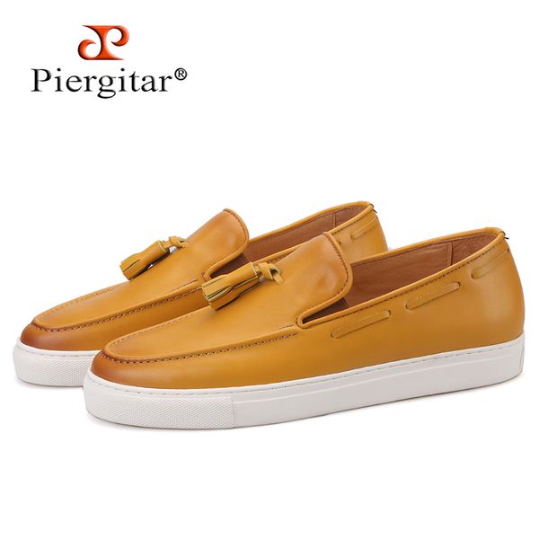 

piergitar 2020 new yellow colors cow leather men's sneakers with tassel designs sporty style white bottom men's casual shoes, Black