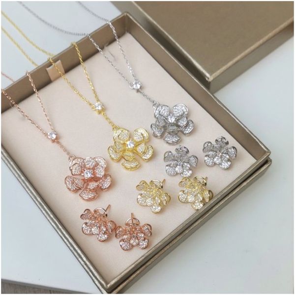 

Iced Out Premium Diamond Zirconia Round Screw Back Stud Earrings for Women Hip Hop Luxury Designer Brand Jewelry for Women