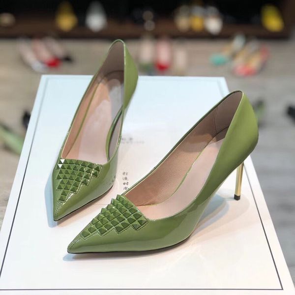 

2020 women leather-studded patent leather rivet point-toe high-heeled shoes 8.5cm, Black