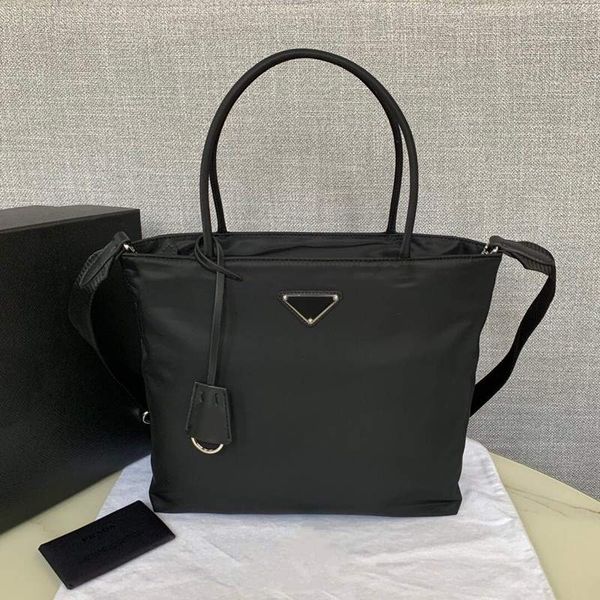 

7a high-end custom quality, nylon fabric classic tote bag, added this year's most popular shoulder strap, it is very convenient to carr