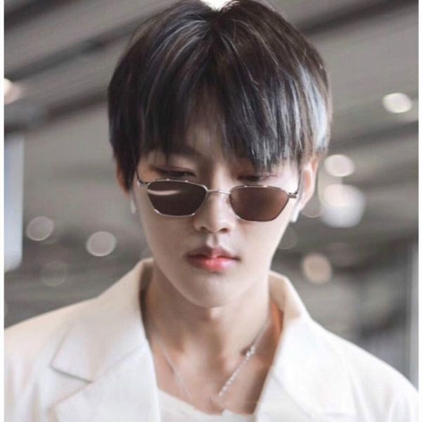 

2020 fashion classic metal frame sunglasses men and women all-match uv-proof glasses small frame retro personalized sun glasses, White;black