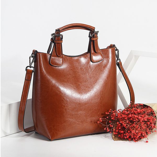 

2020 new style leather handbag ladies fashion 100% leather bag water bucket bag leisure messenger