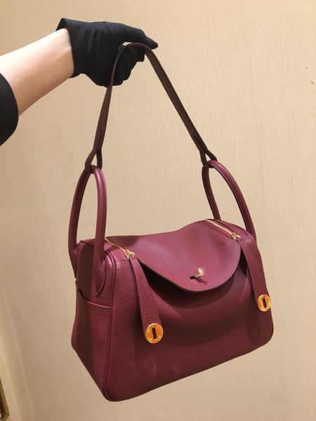 

wholesale burgundy design purse 26cm ,tc leather,half handmade, wax thread,fast delivery. contact me for details