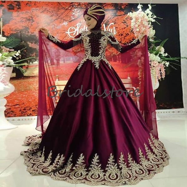 

traditional burgundy muslim wedding dresses 2021 high neck long sleeve gold applique beaded church wedding gown for bride dubai arabic women, White