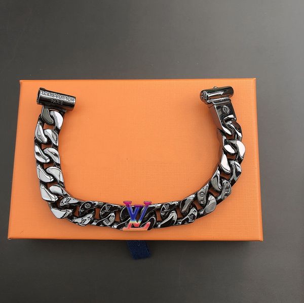 

европа америка мода стиль мужчины гравировка v инициалы silver-черный цвет аппаратная толстая цепь браслет с rainbow-цвет шарм 2054 m68908, Black